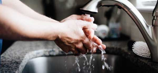 از بین بردن بوی بد ماهی از روی دستها