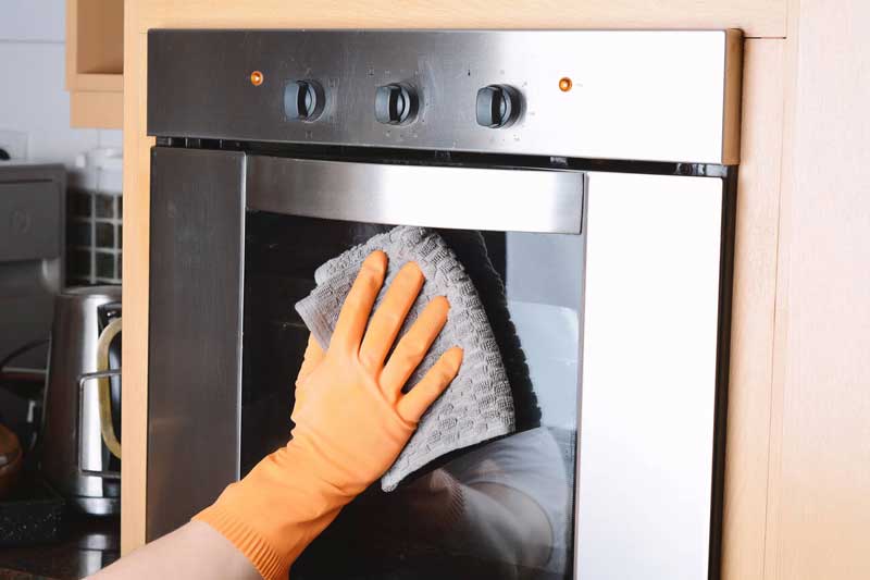 تمیز کردن شیشه درب فر