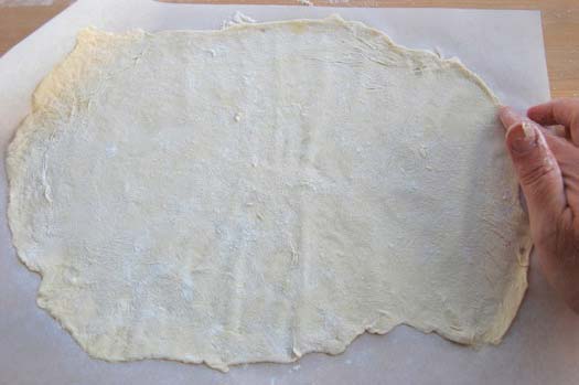 ورز دادن خمیر نان لواش