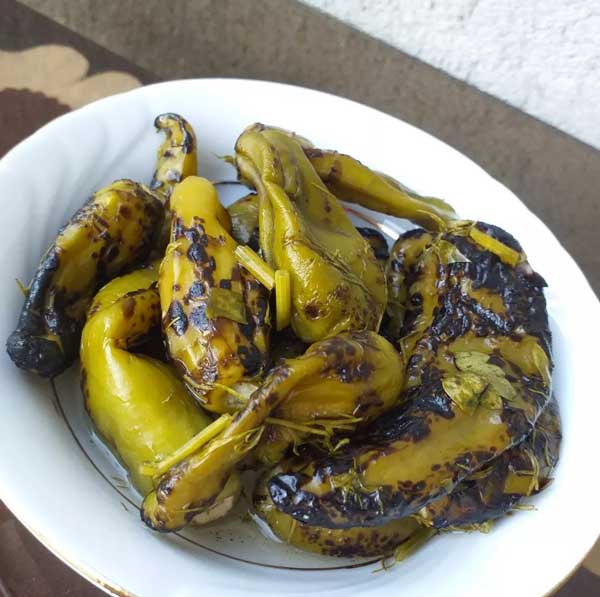 طرز تهیه ترشی فلفل کبابی زرین بانو