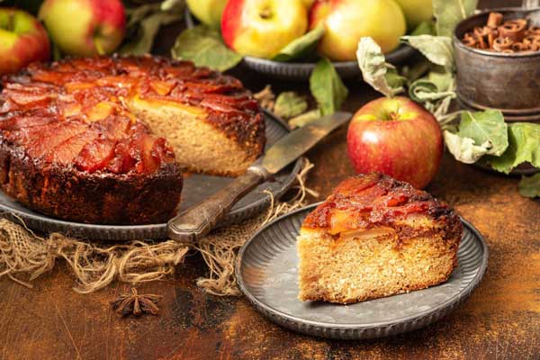 طرز تهیه کیک وارونه سیب