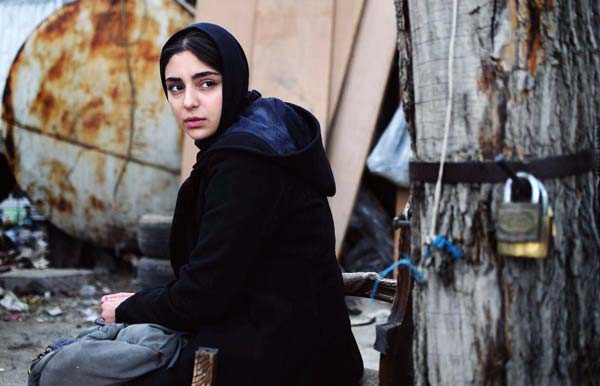 هستی مهدوی در فیلم نیم